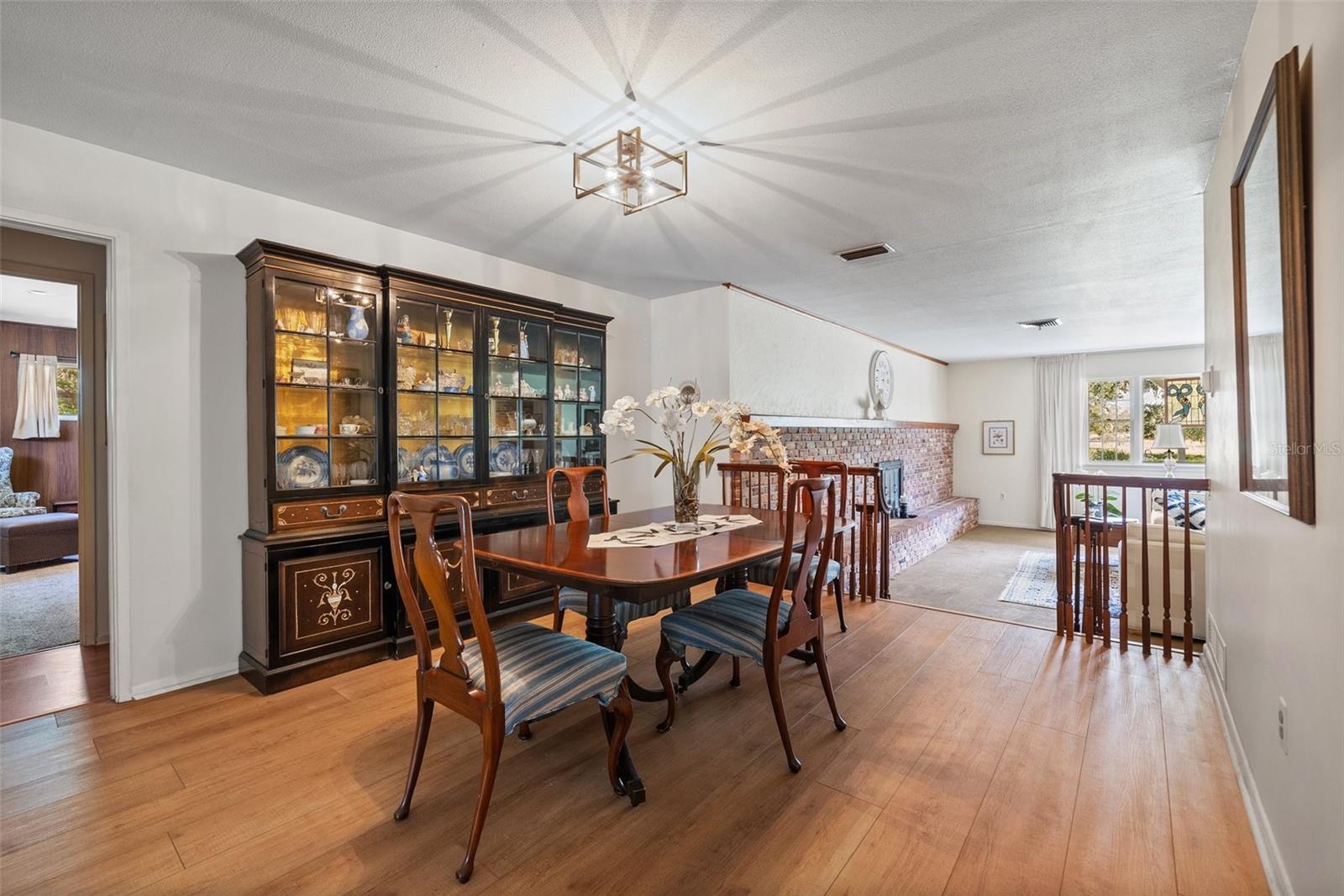 1510 LENA LN