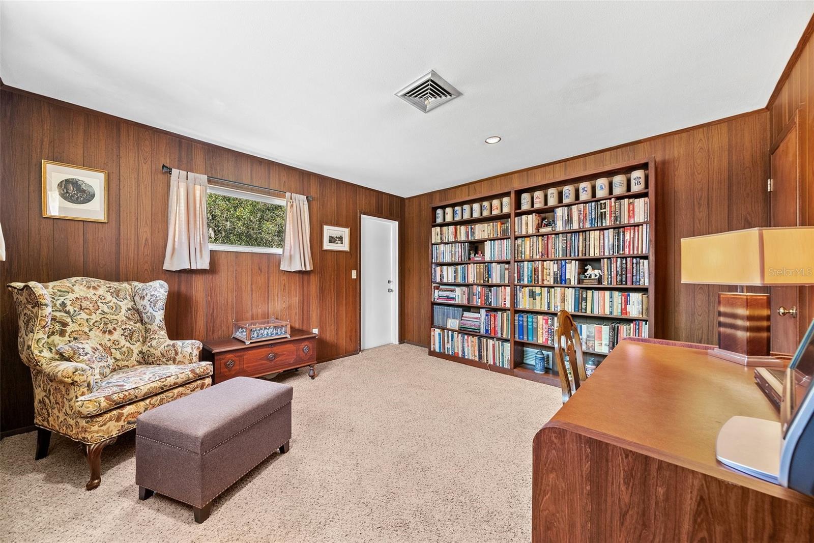 1510 LENA LN