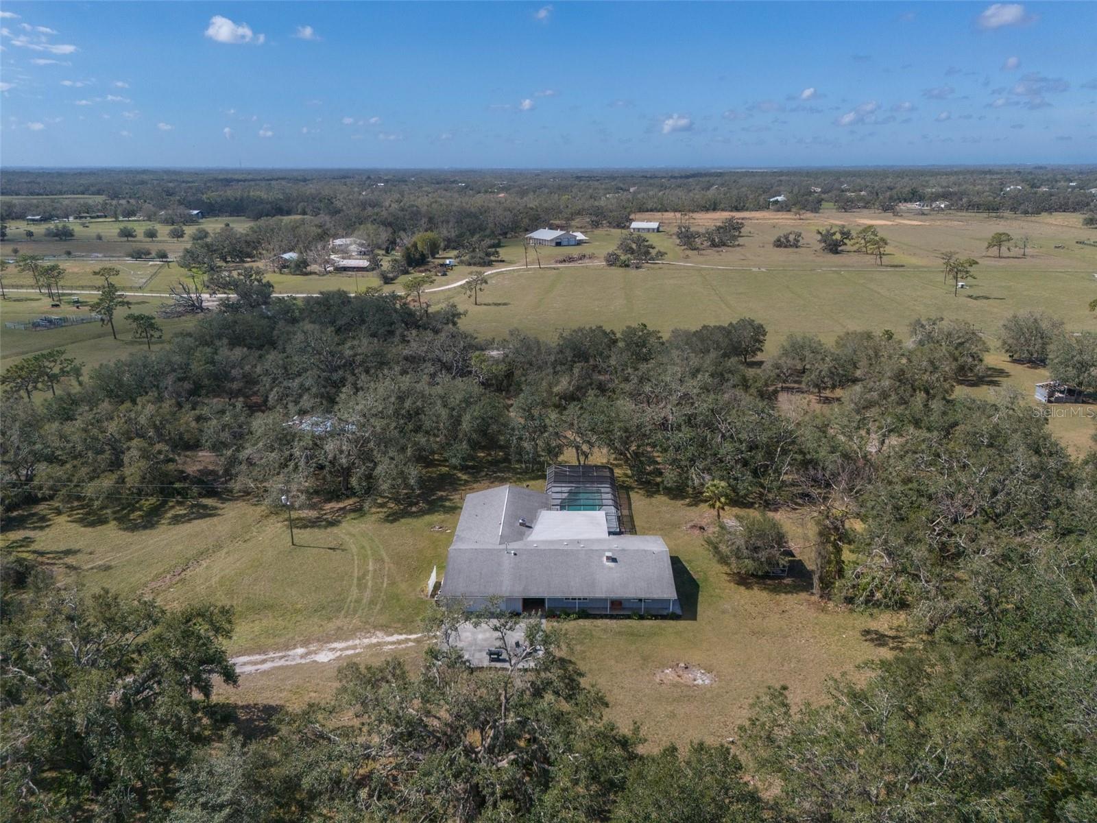1510 LENA LN
