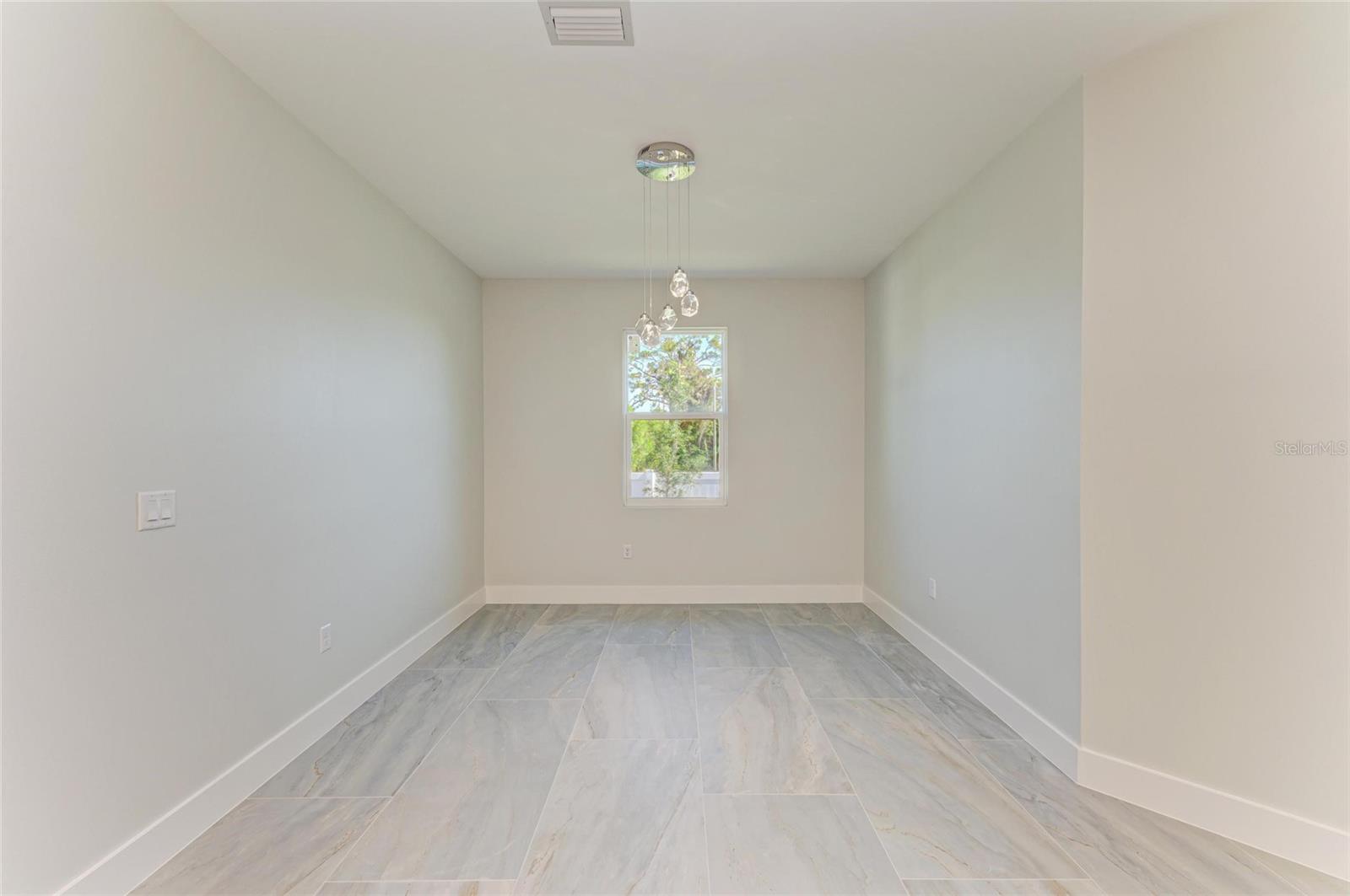 380 HOLLY RD