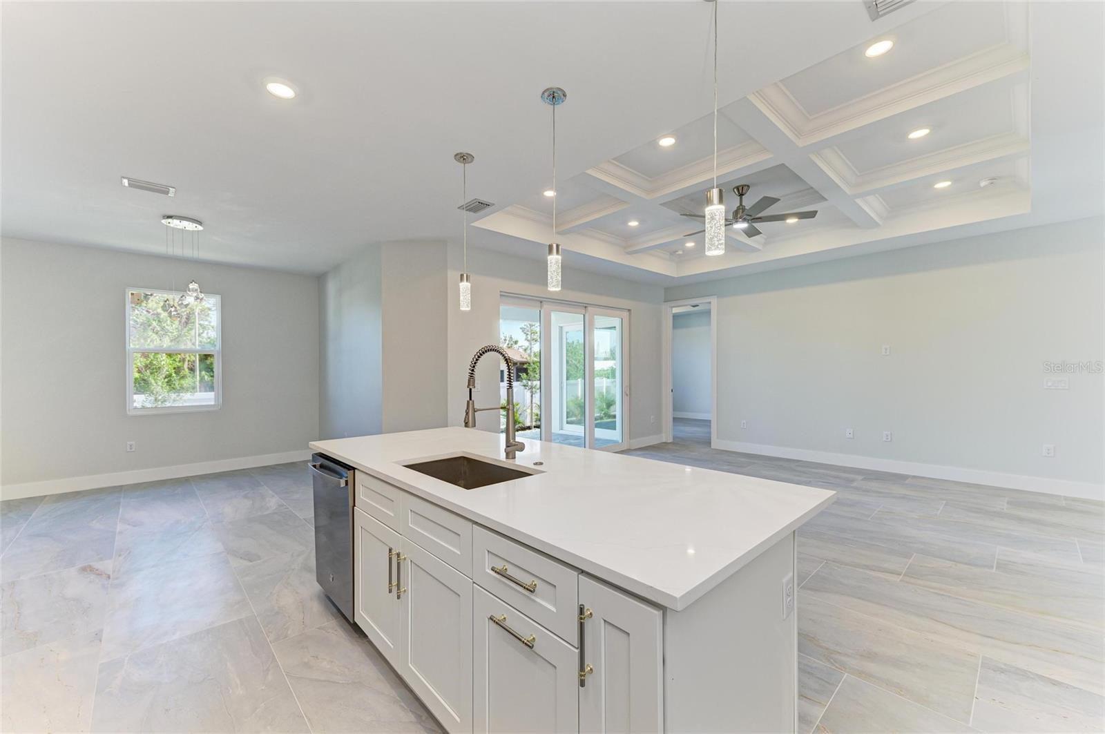 380 HOLLY RD
