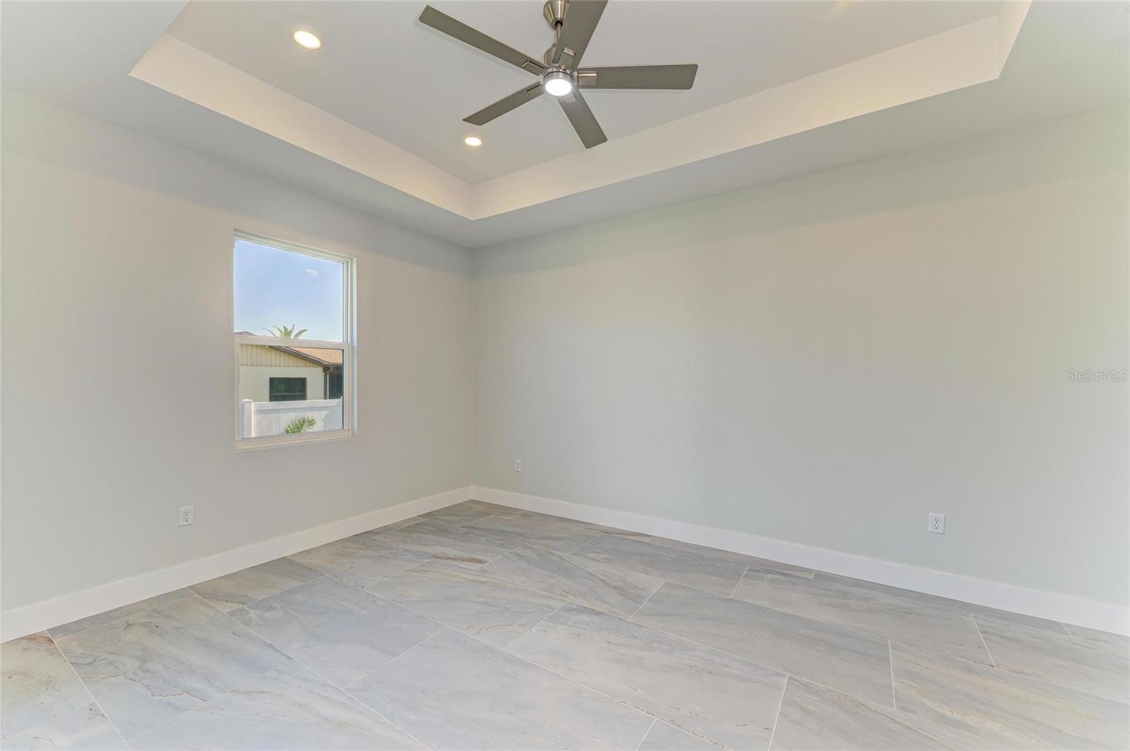 380 HOLLY RD