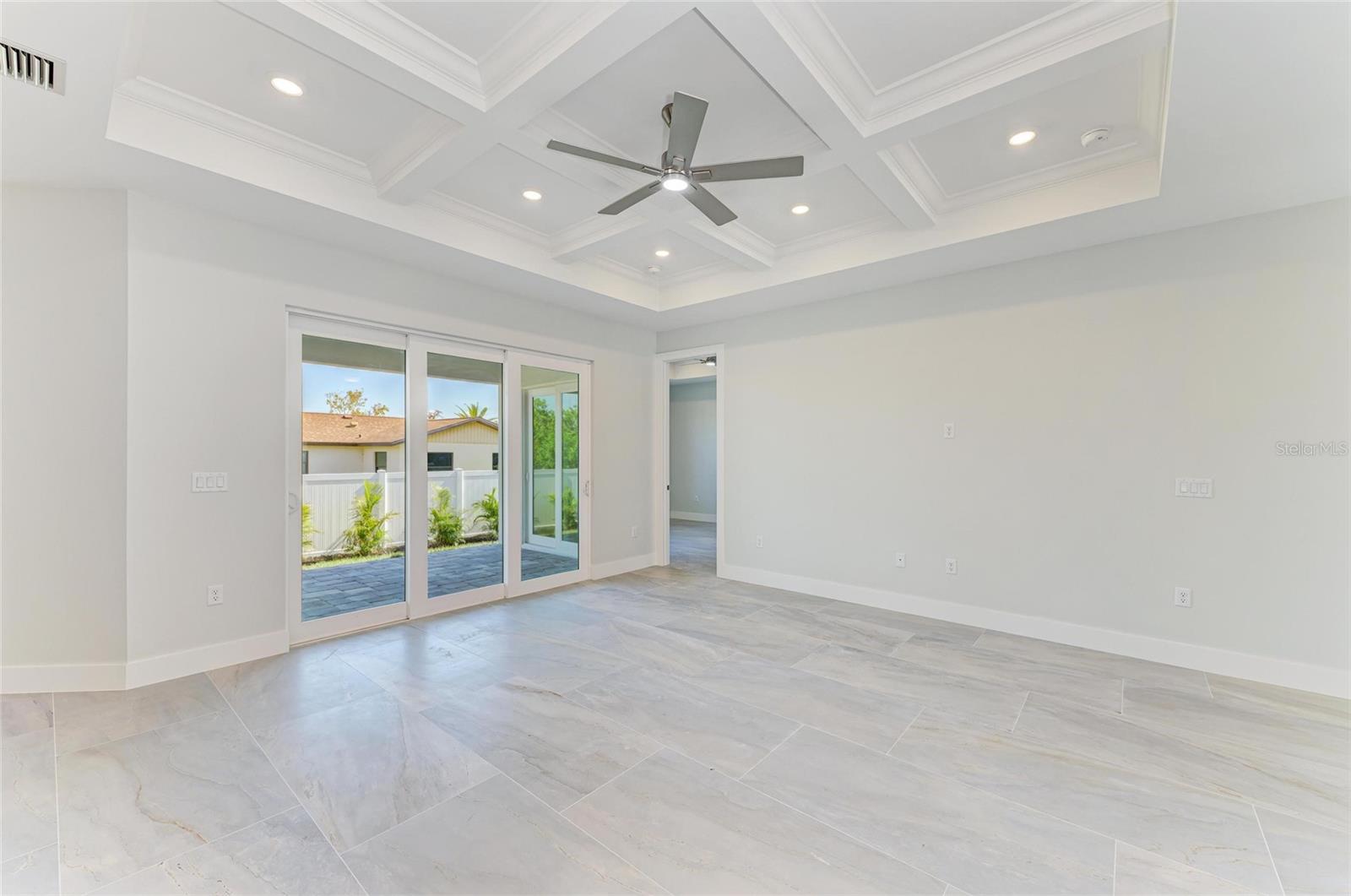 380 HOLLY RD