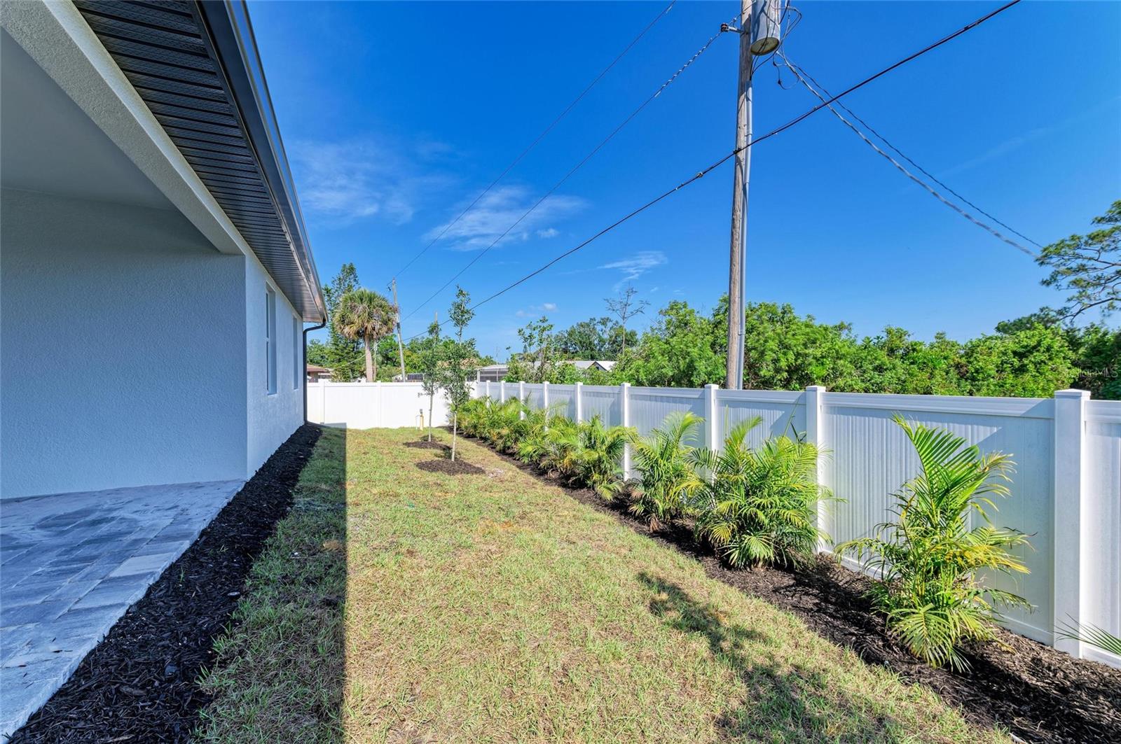 380 HOLLY RD