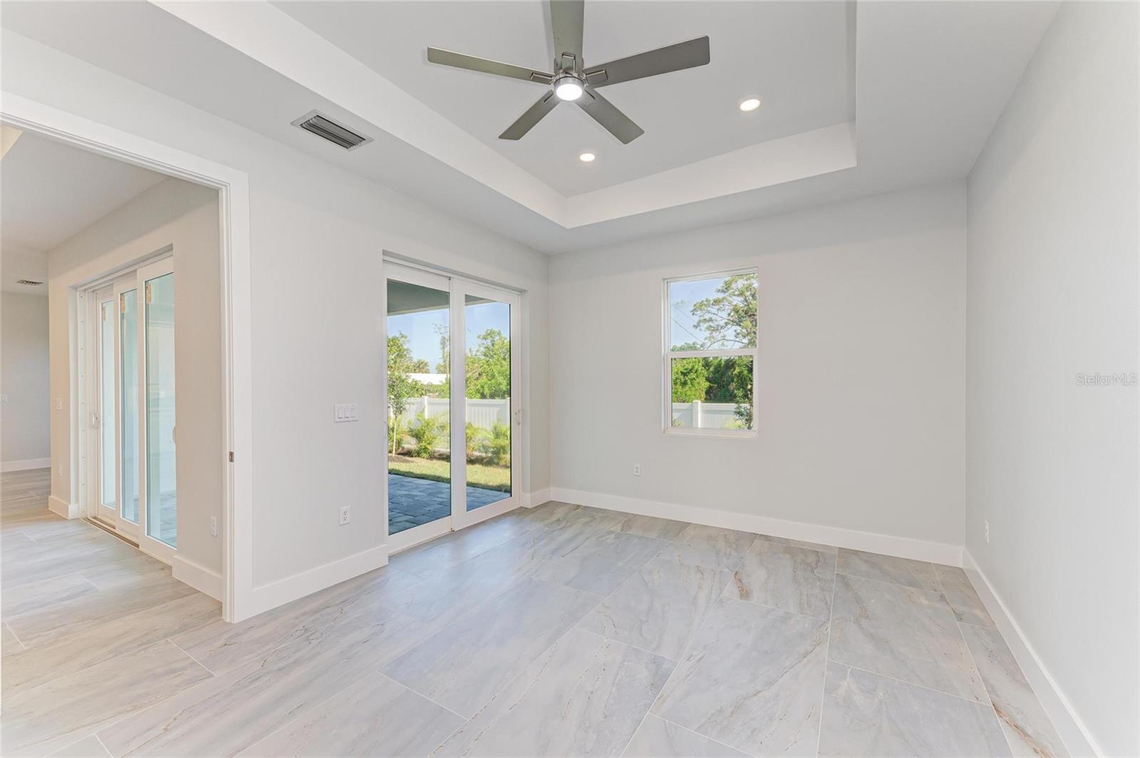 380 HOLLY RD