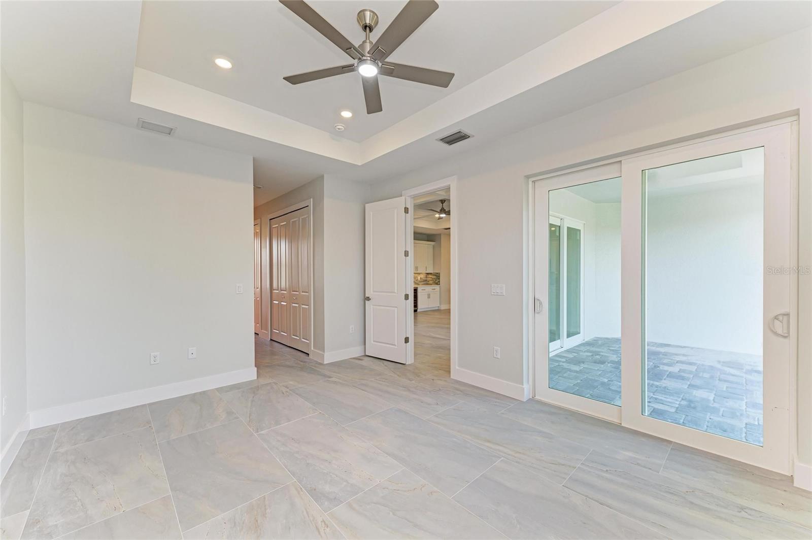 380 HOLLY RD