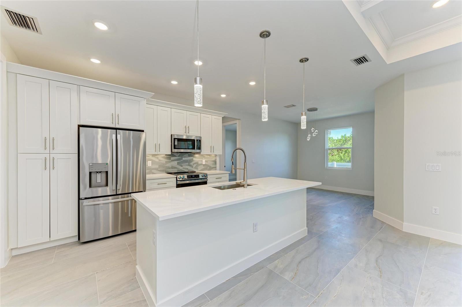 380 HOLLY RD