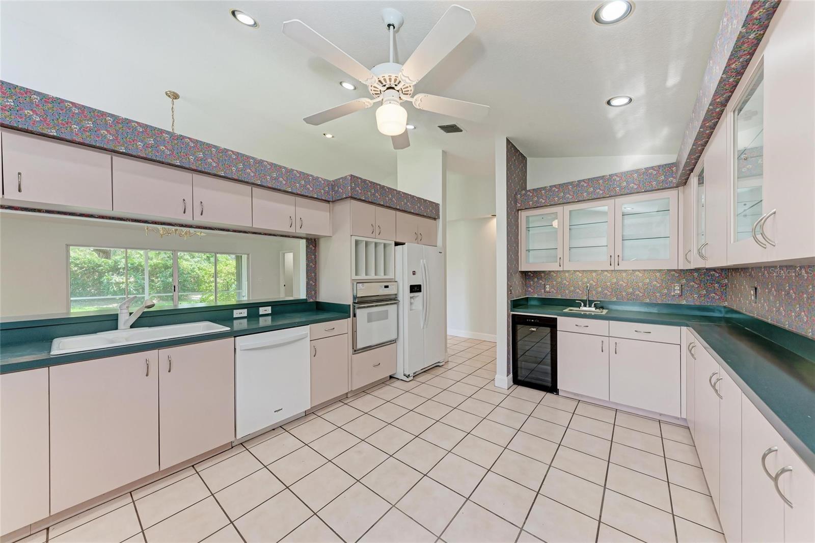 7023 WOODSIDE OAKS CIR #1