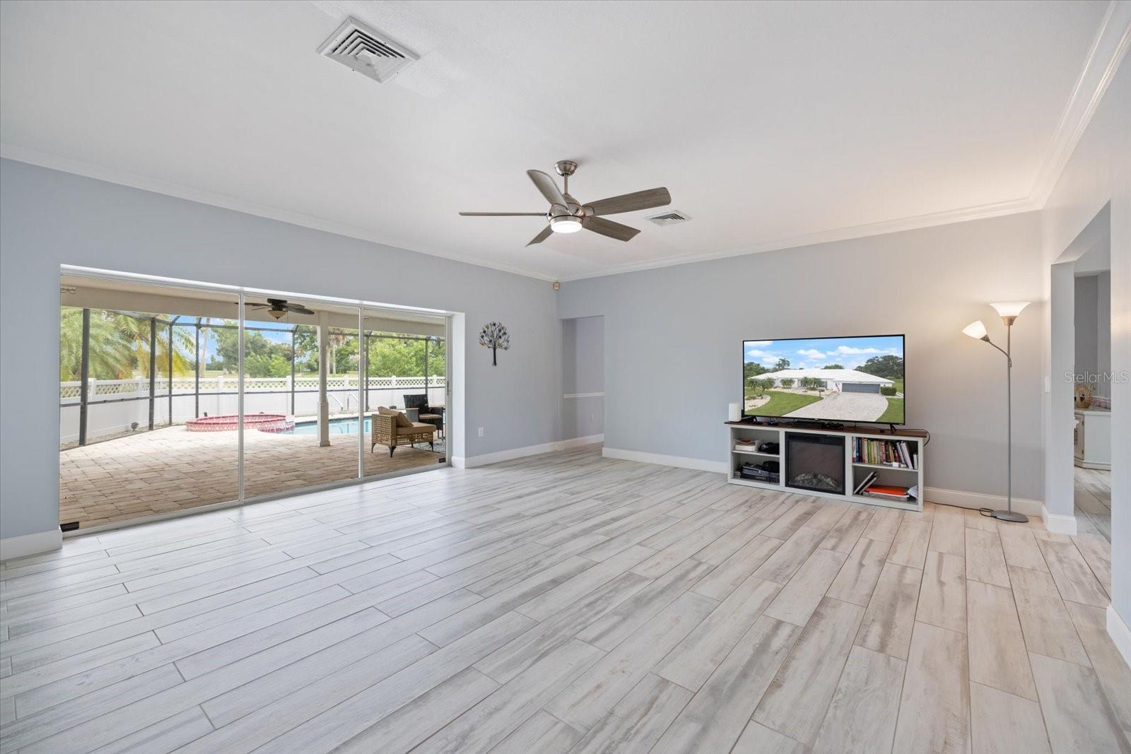 4762 MEREDITH LN