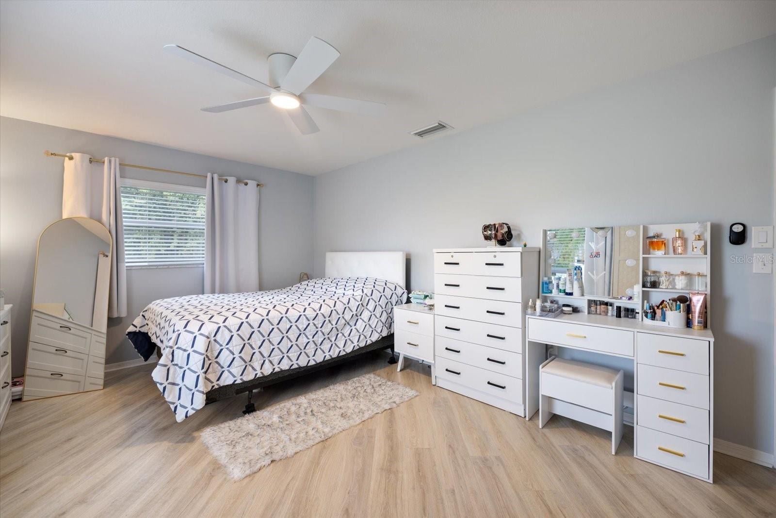 4762 MEREDITH LN