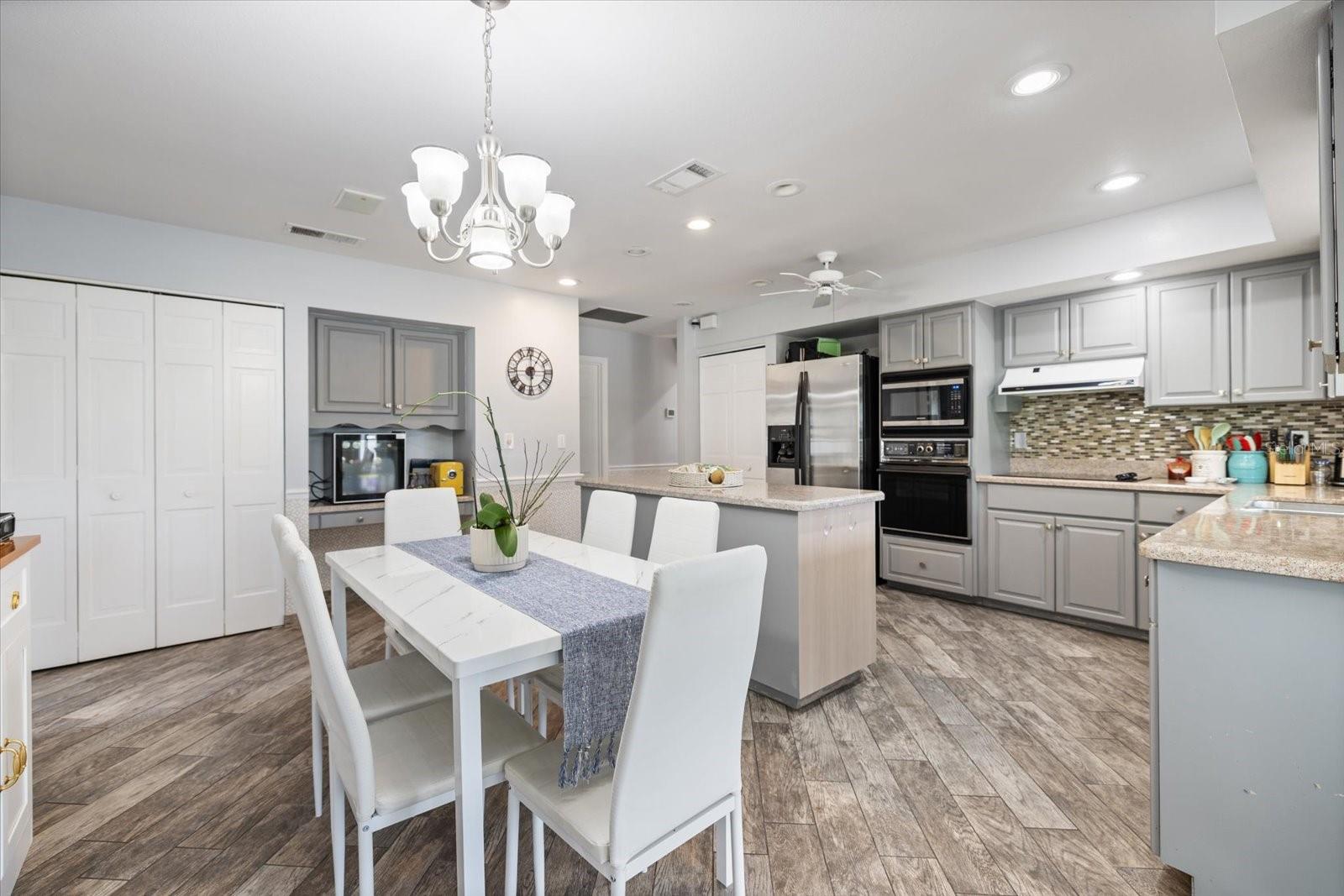 4762 MEREDITH LN