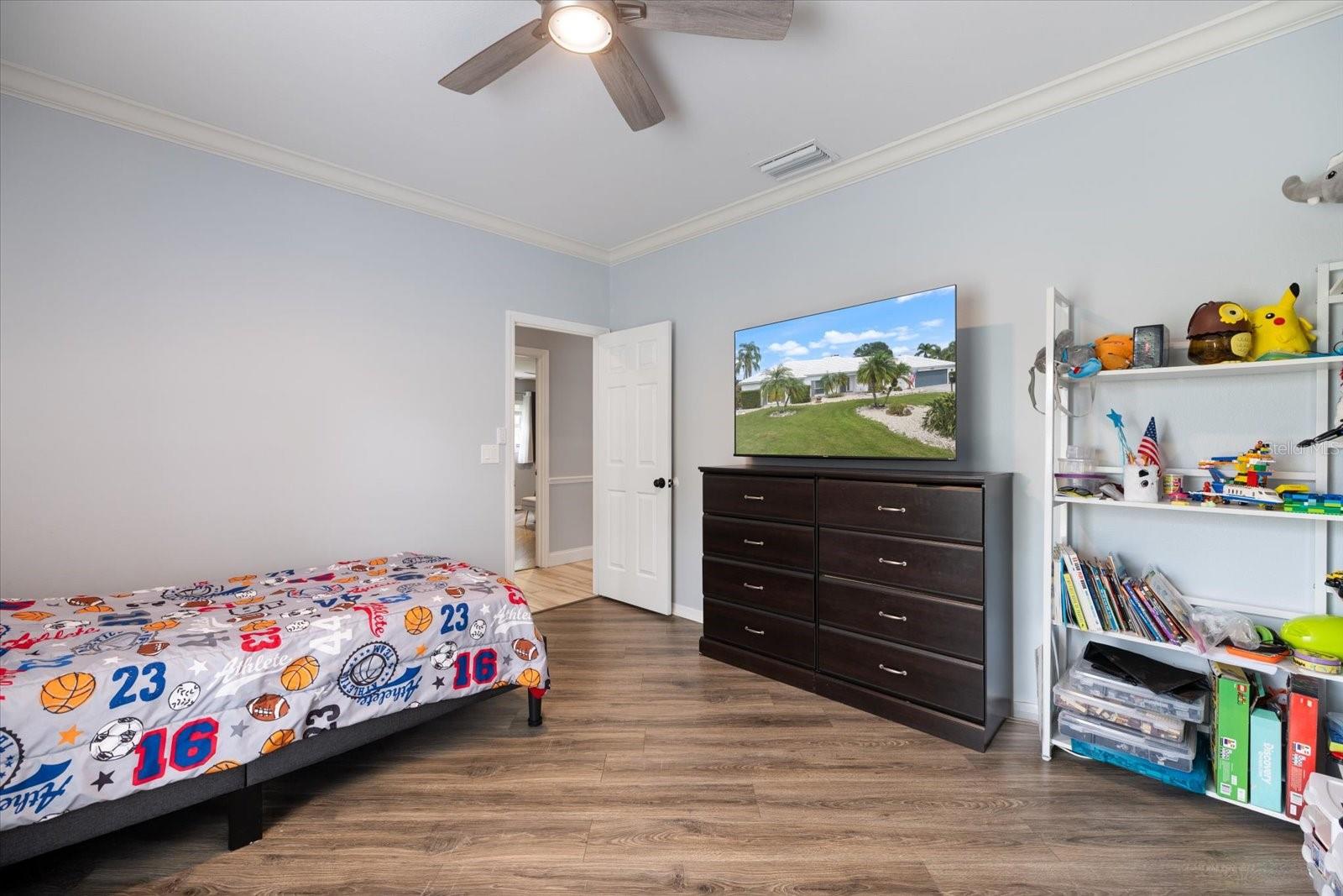 4762 MEREDITH LN