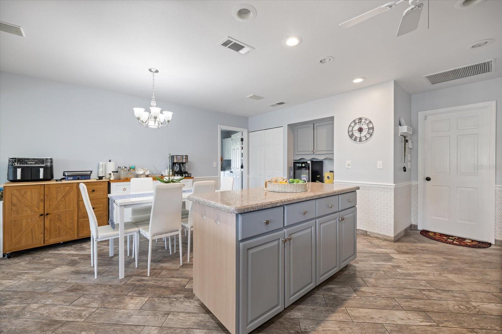 4762 MEREDITH LN