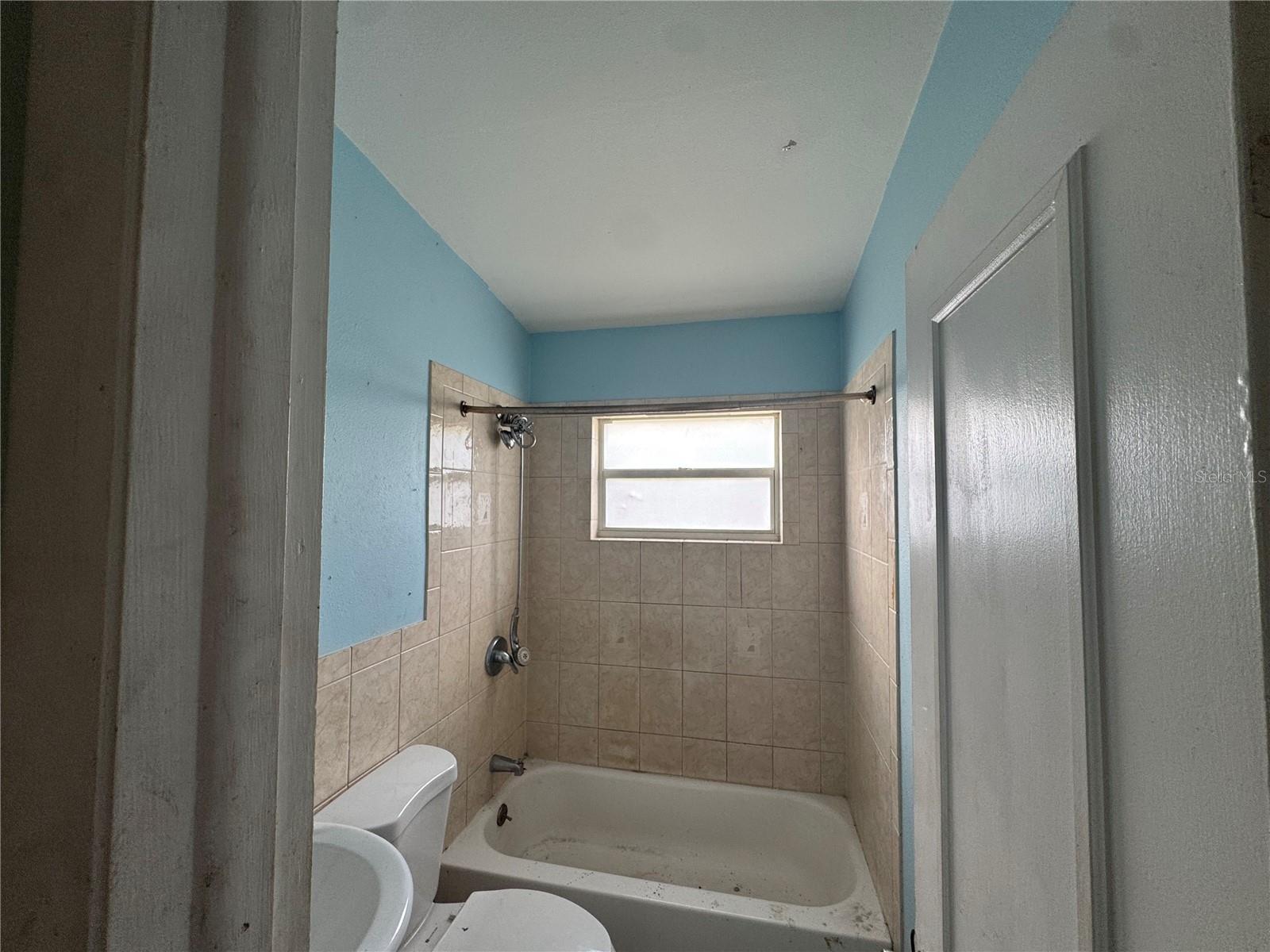 224 W CORNELIUS CIR