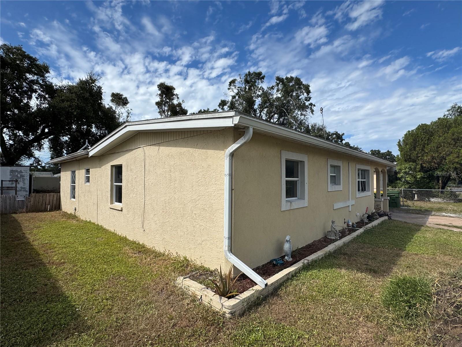 224 W CORNELIUS CIR