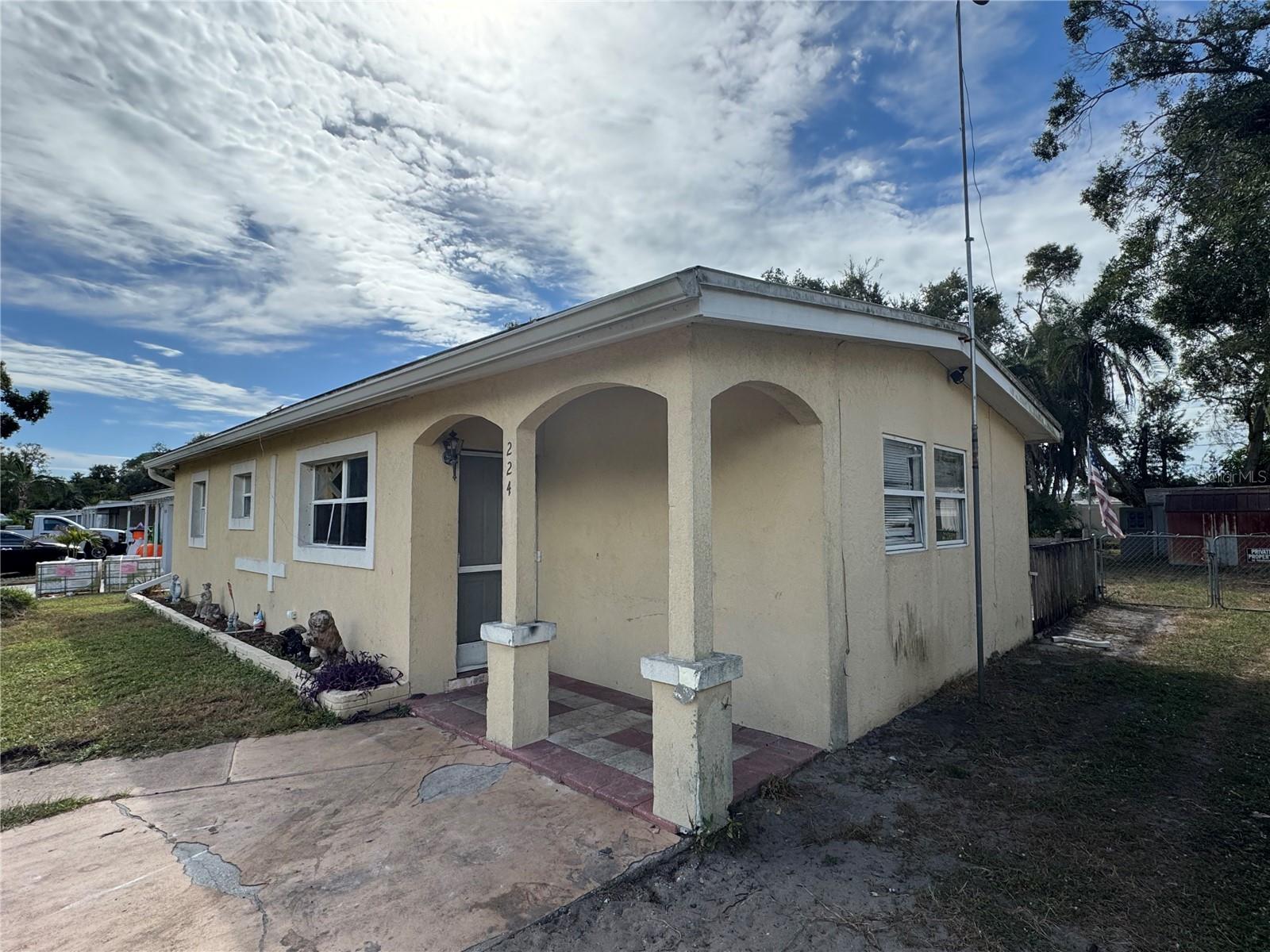 224 W CORNELIUS CIR