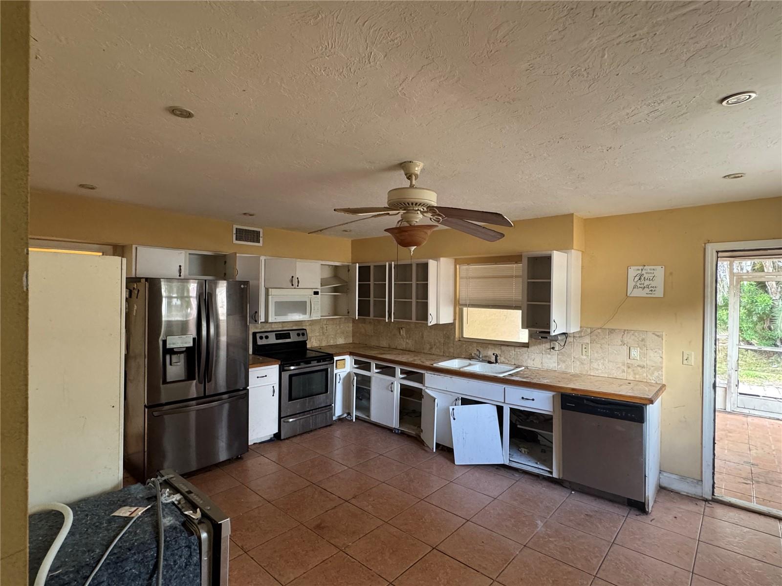 224 W CORNELIUS CIR