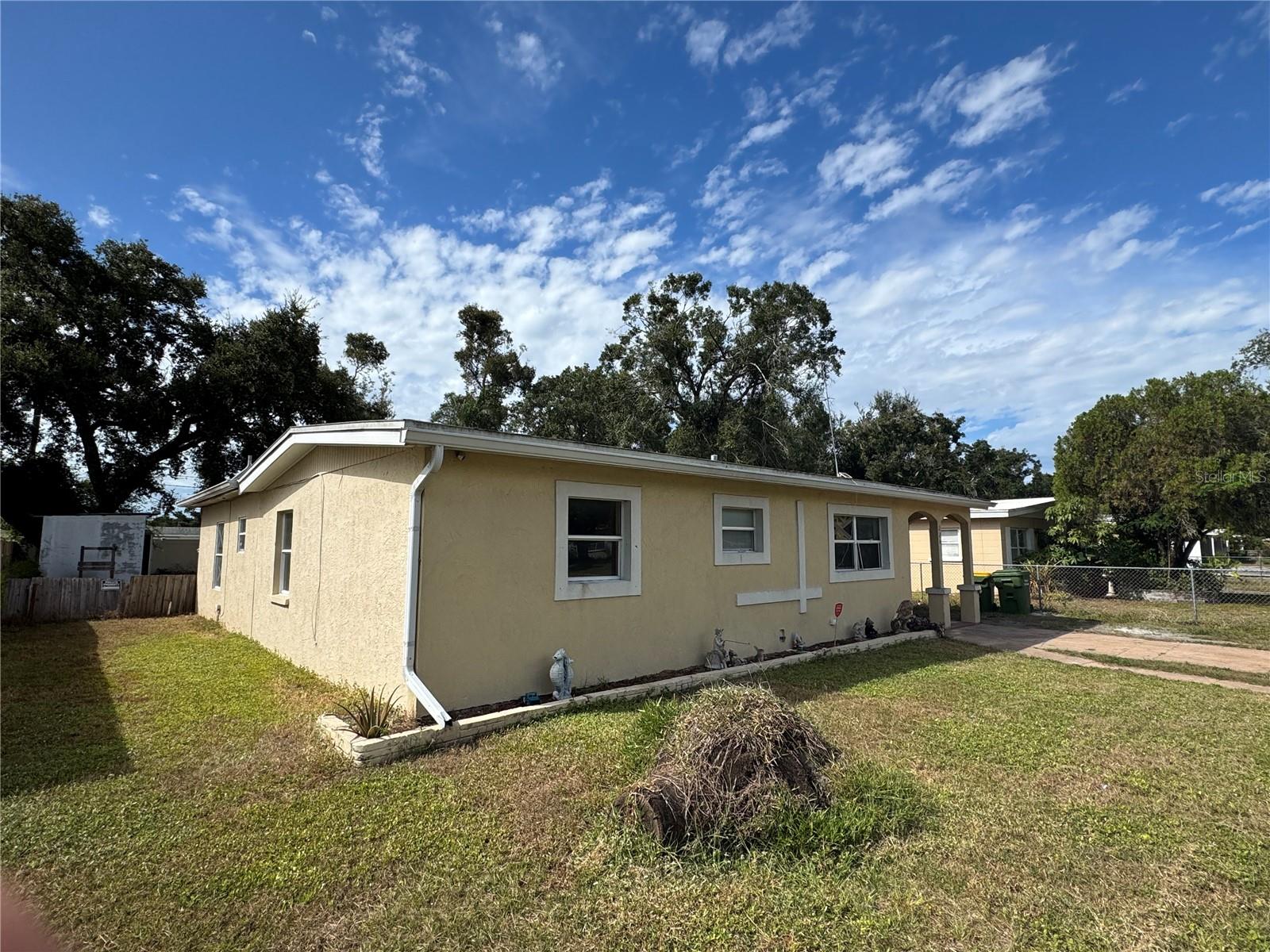 224 W CORNELIUS CIR