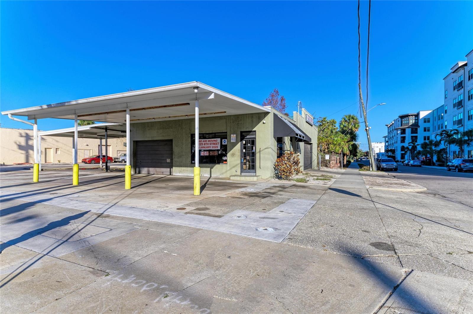 400 W CENTRAL AVE