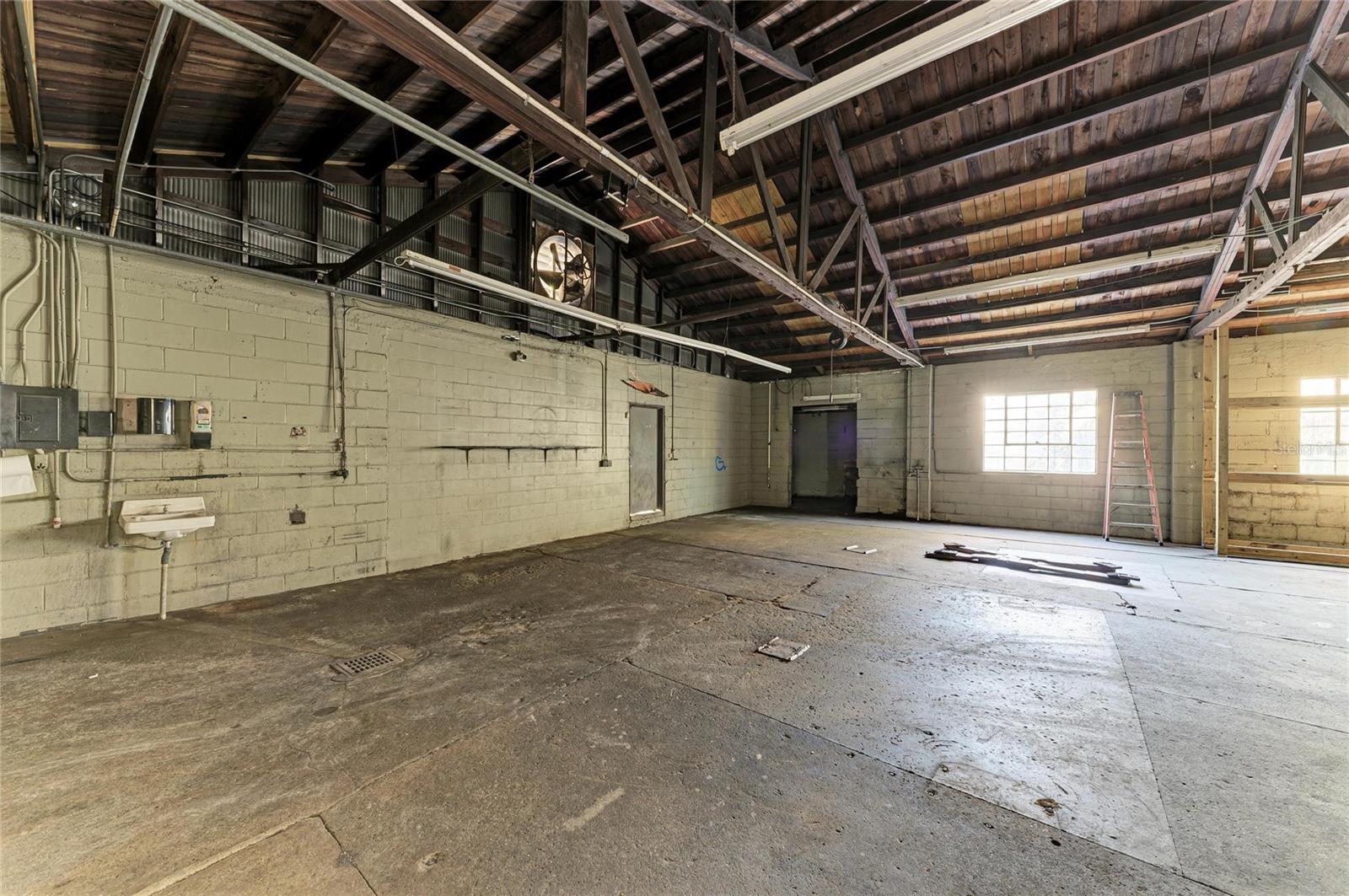 400 W CENTRAL AVE