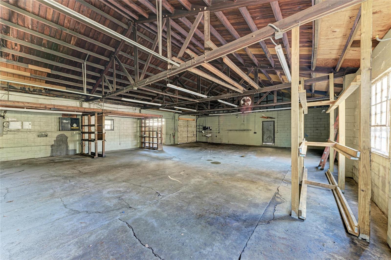 400 W CENTRAL AVE