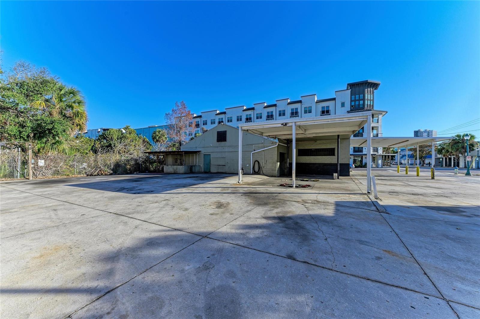 400 W CENTRAL AVE
