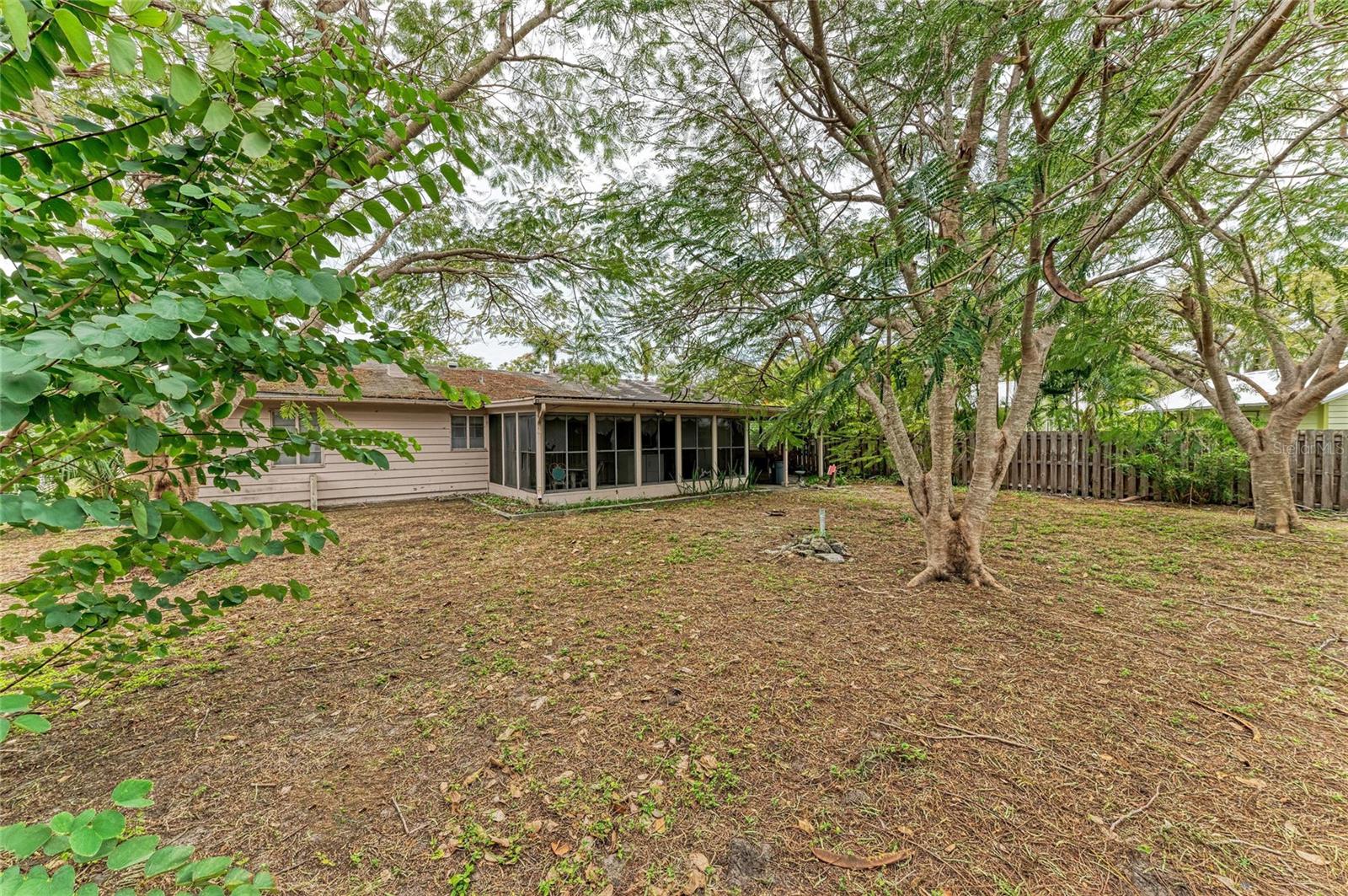 1925 MAGNOLIA ST