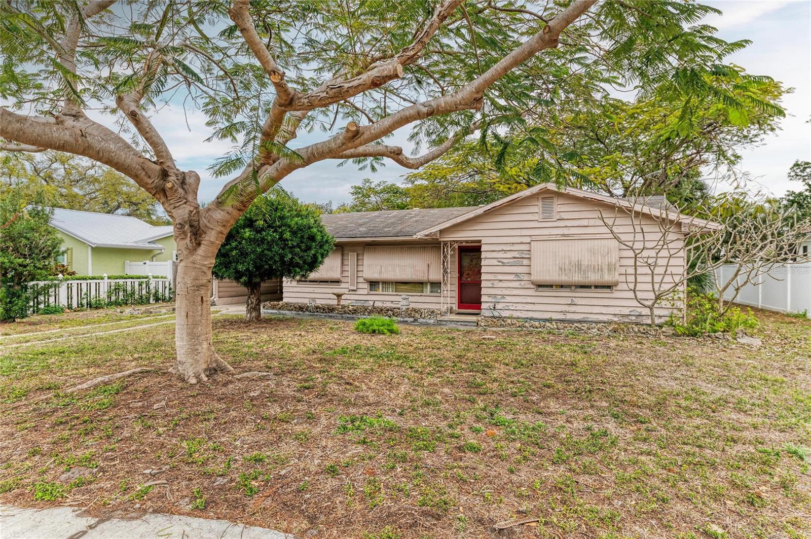 1925 MAGNOLIA ST