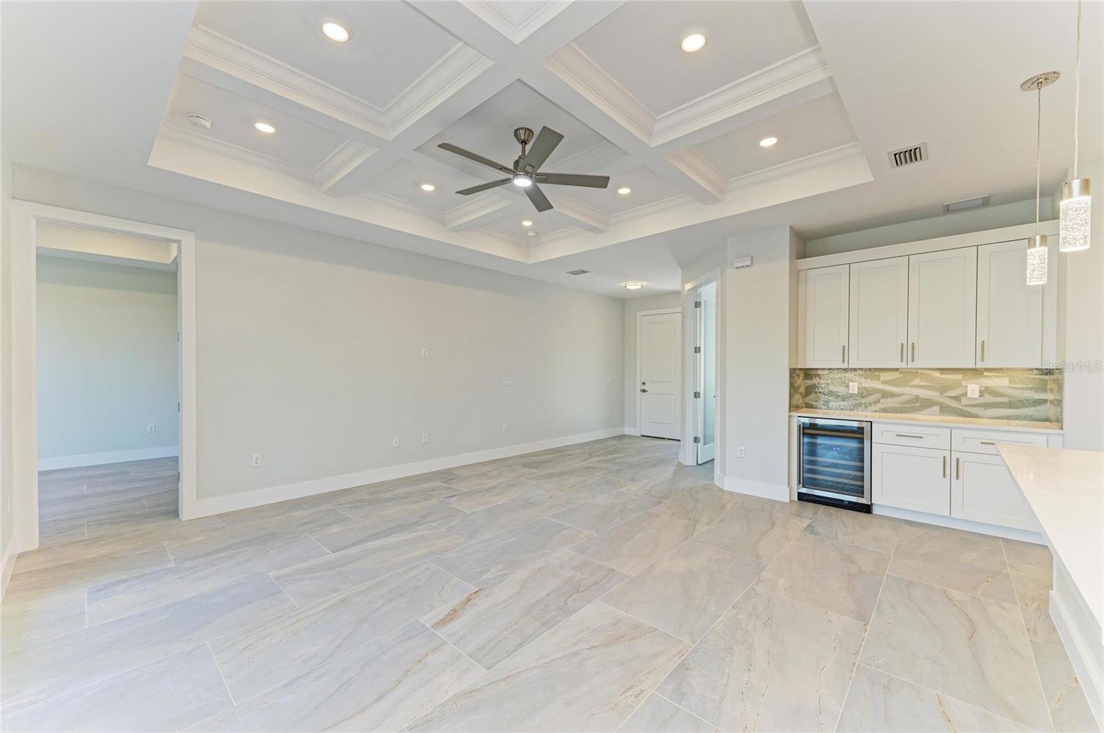 380 HOLLY RD
