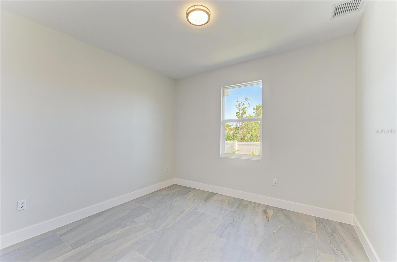 380 HOLLY RD