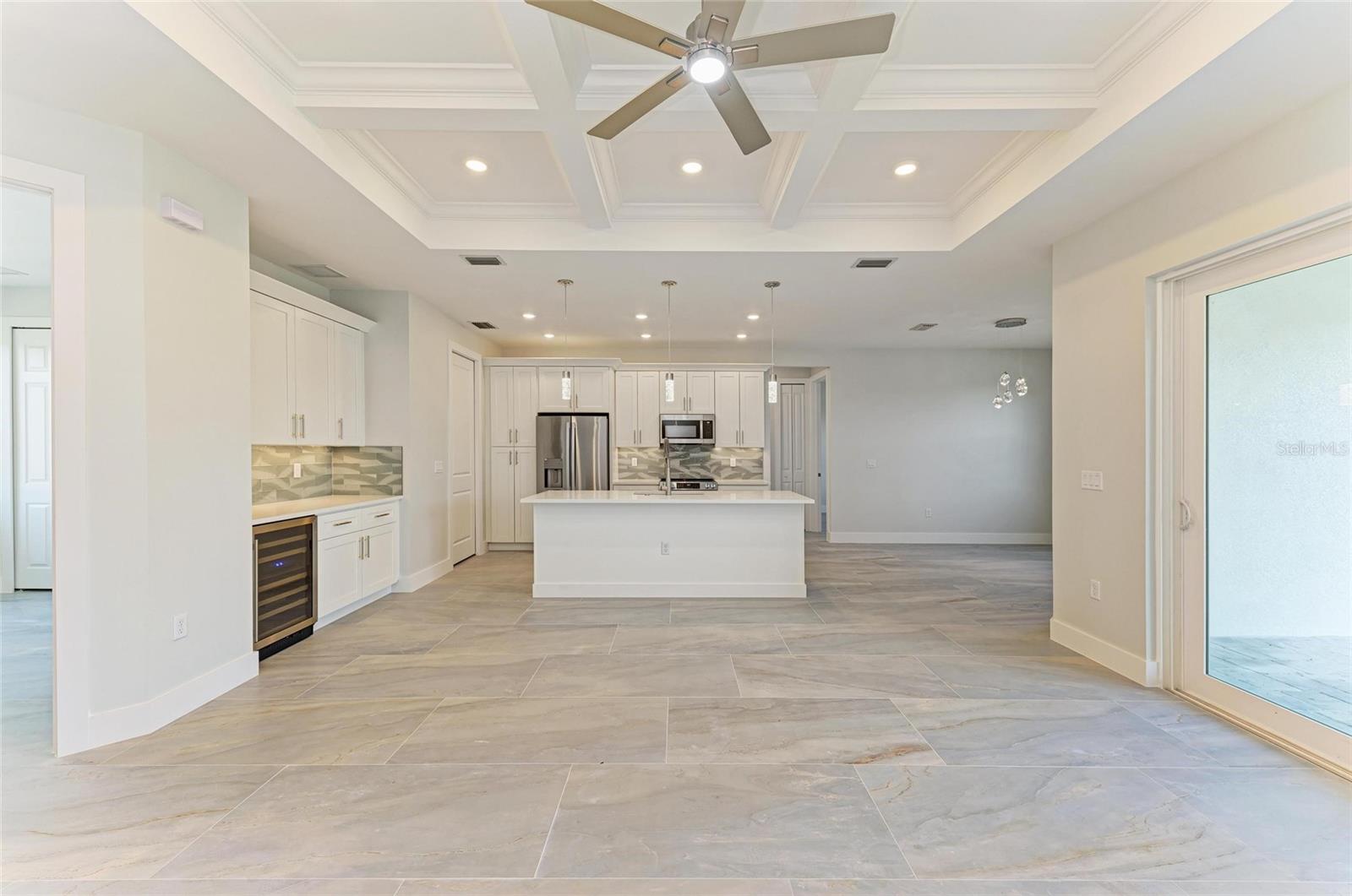380 HOLLY RD