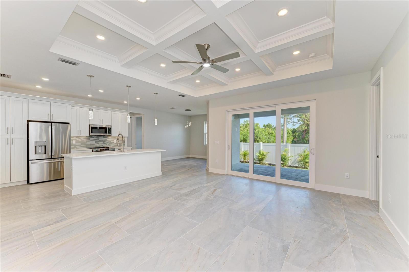380 HOLLY RD