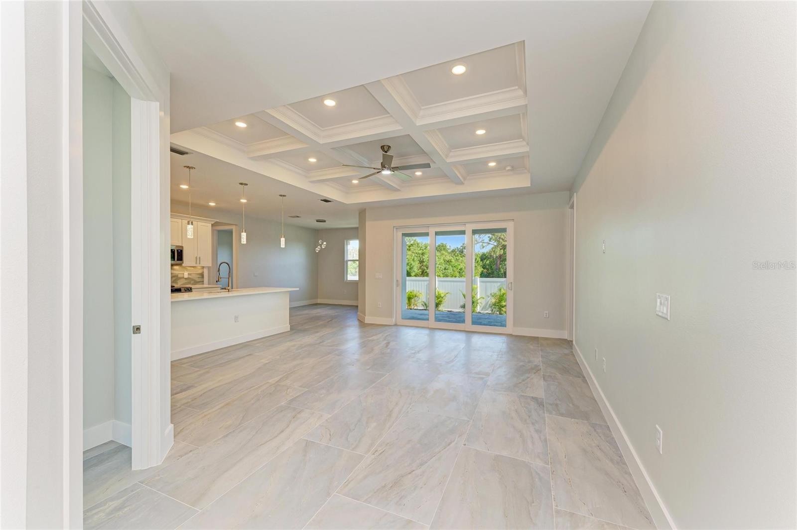 380 HOLLY RD