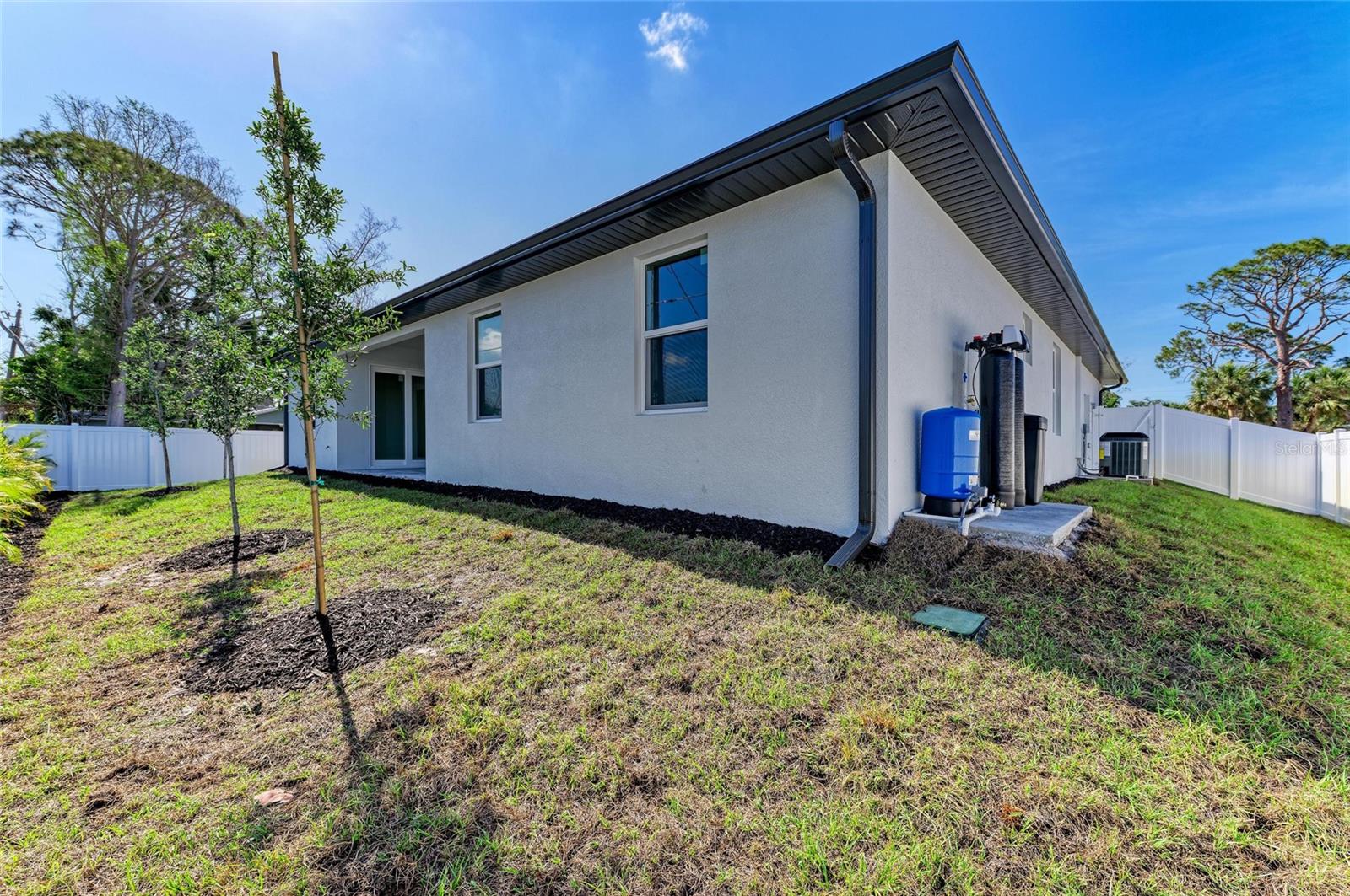 380 HOLLY RD