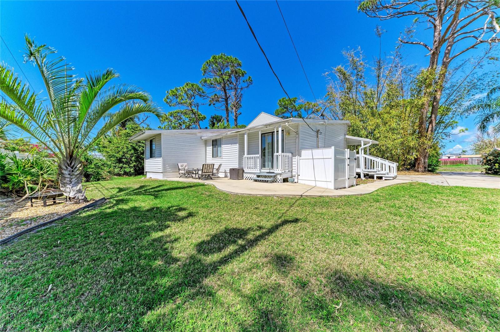 1581 ROYAL RD