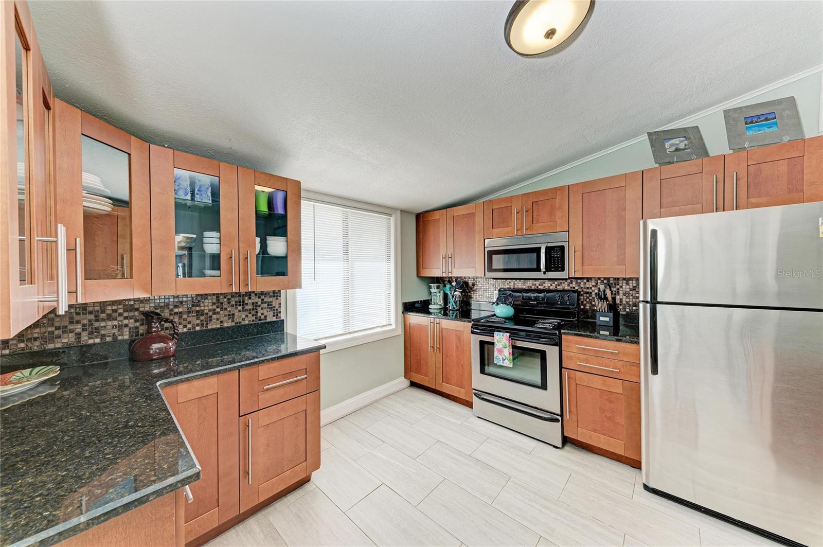 1581 ROYAL RD