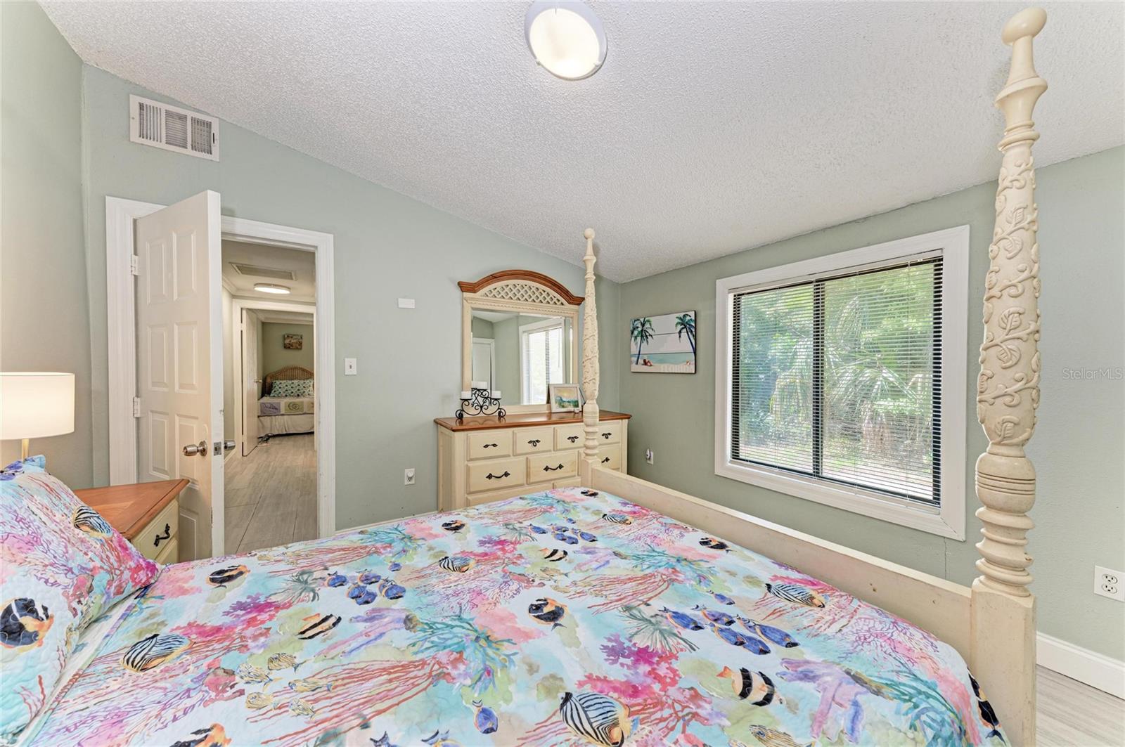 1581 ROYAL RD