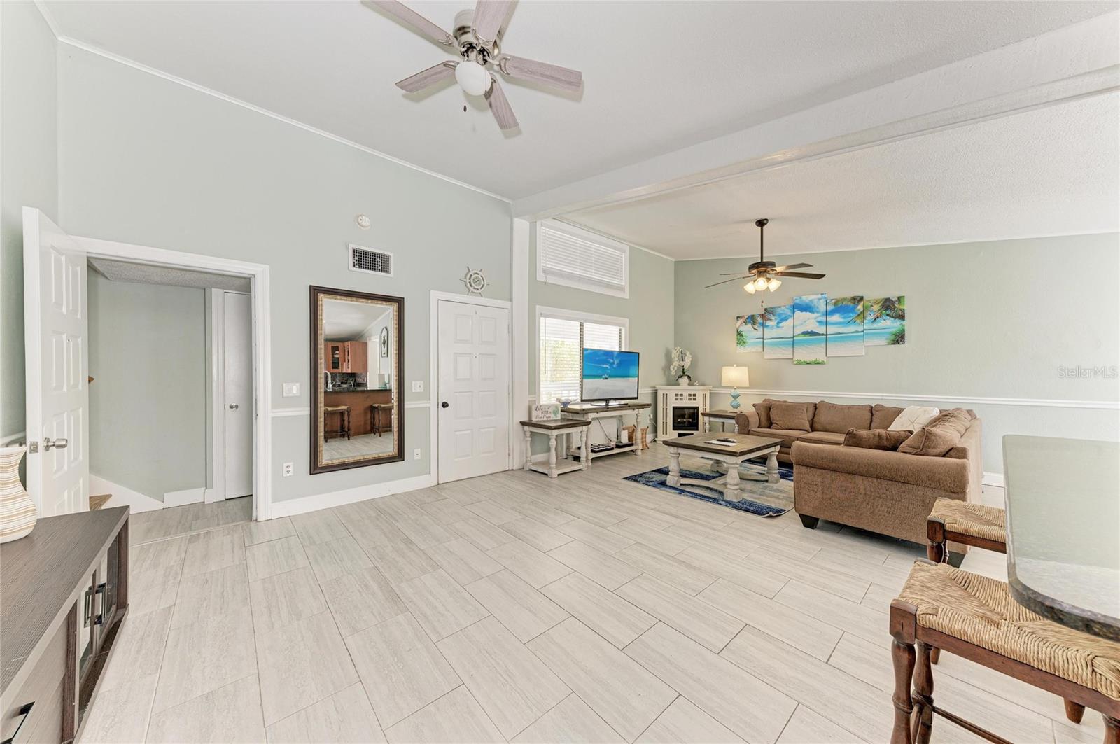 1581 ROYAL RD