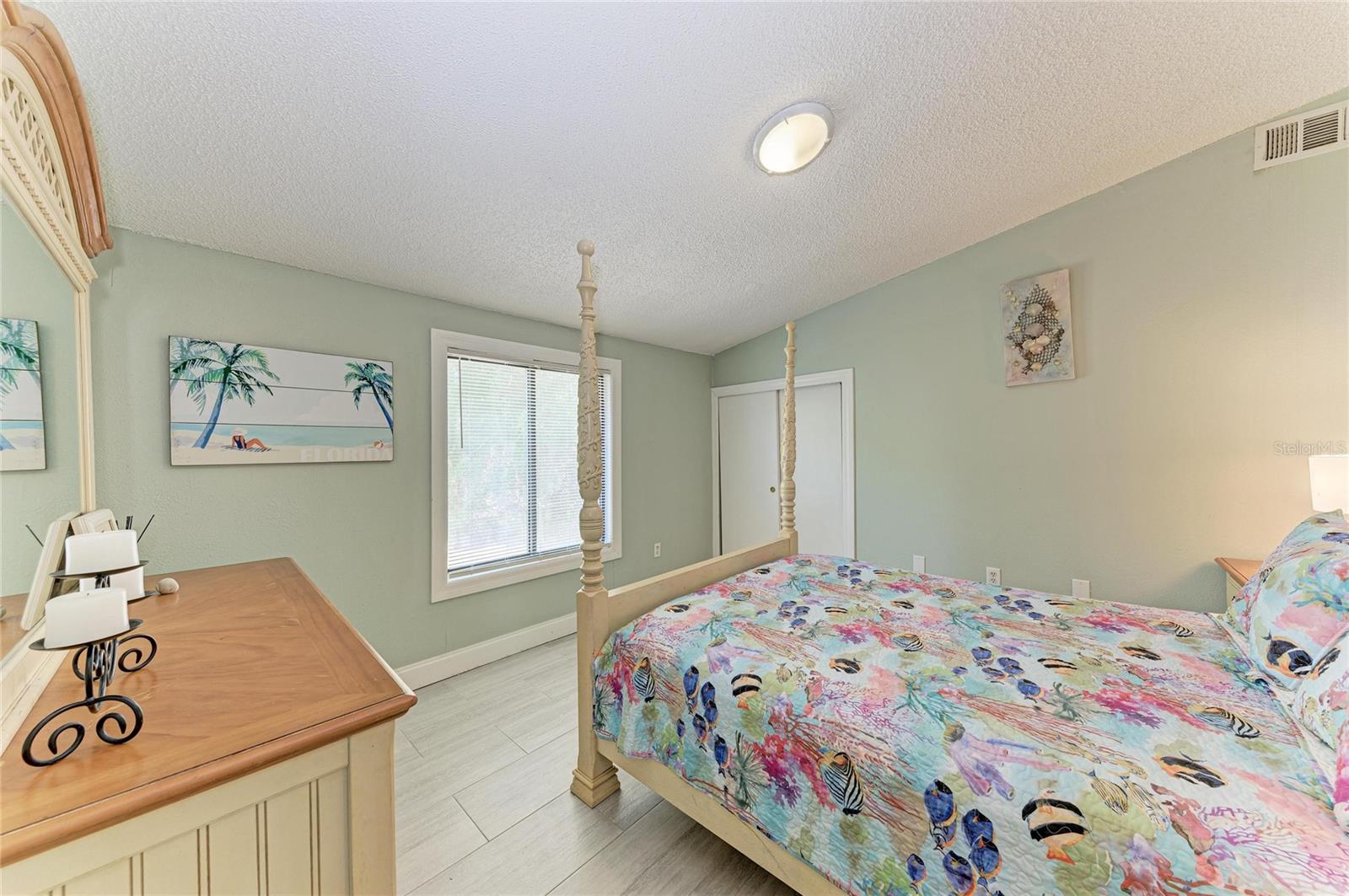1581 ROYAL RD