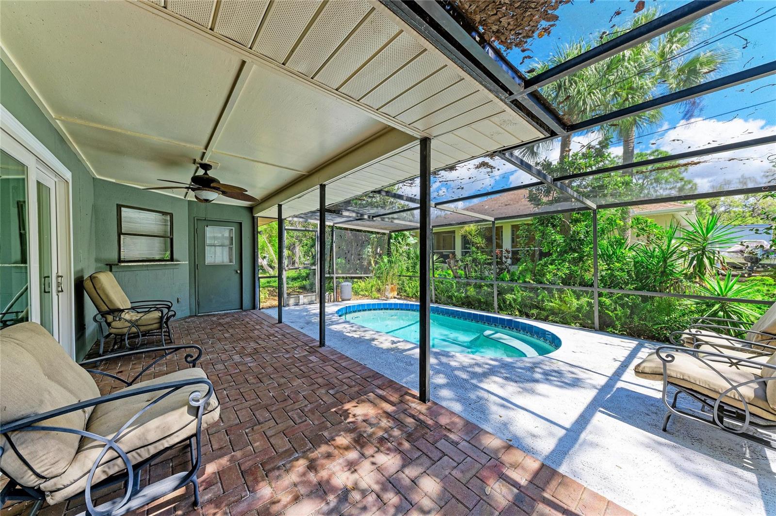 627 ALLIGATOR DR