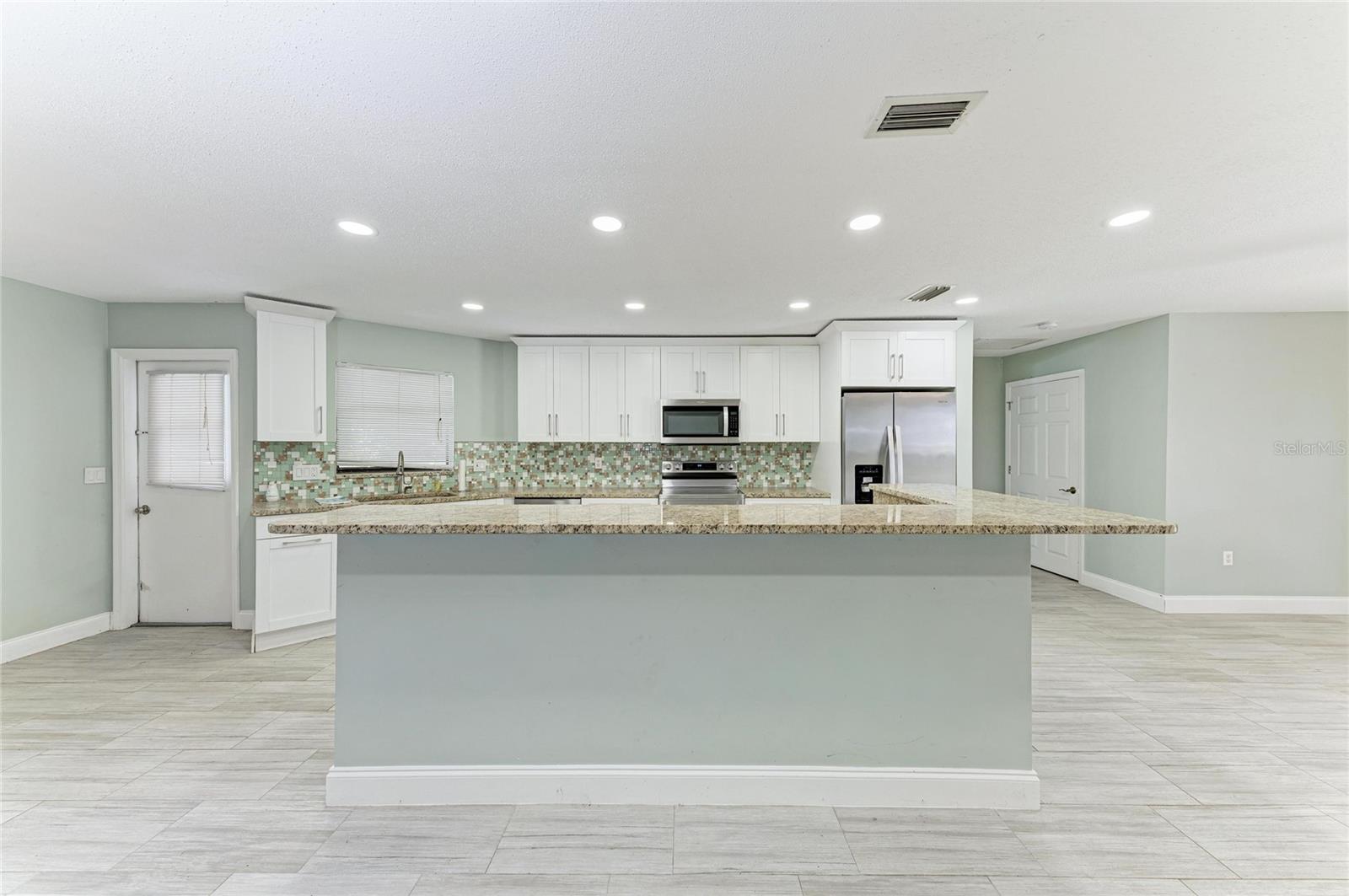 627 ALLIGATOR DR