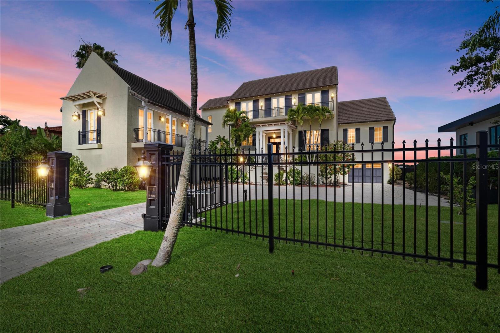 6438 HOLLYWOOD BLVD