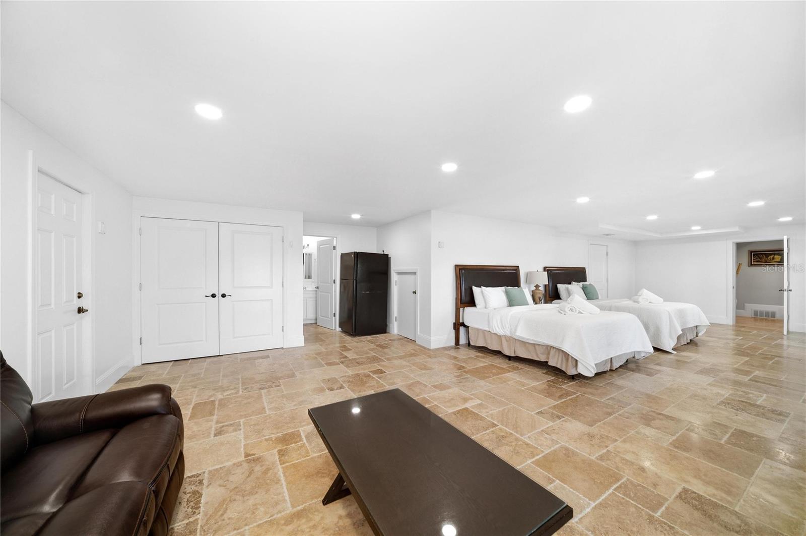 6438 HOLLYWOOD BLVD