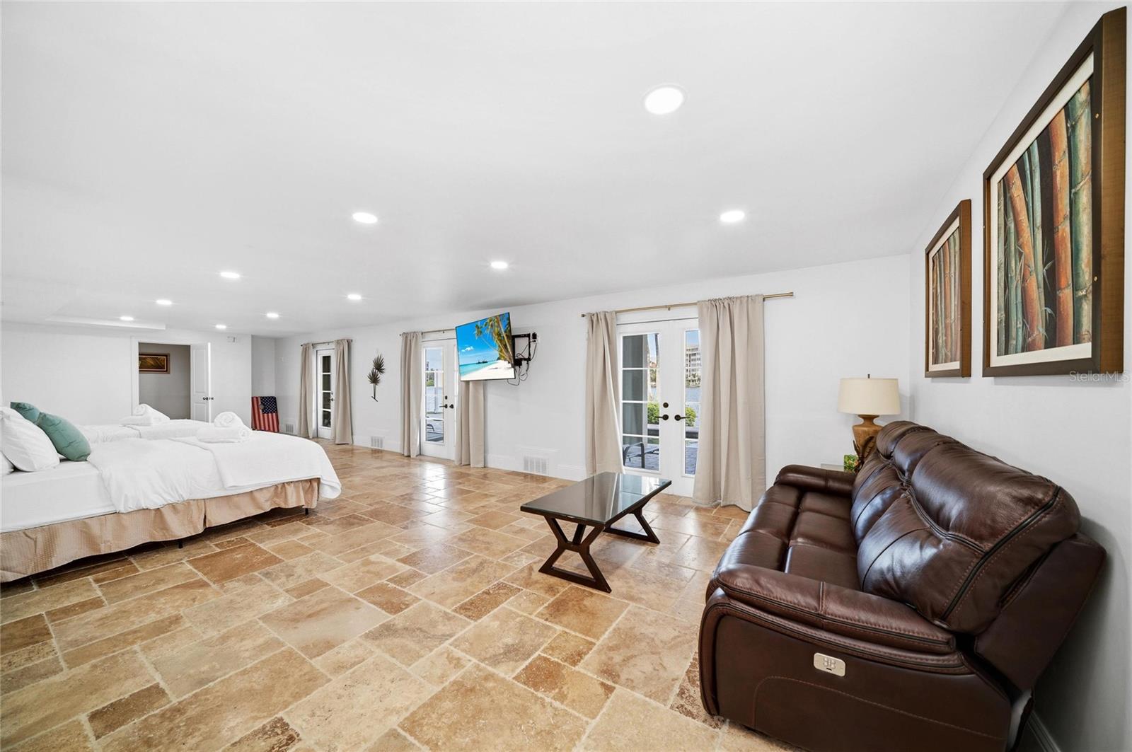 6438 HOLLYWOOD BLVD