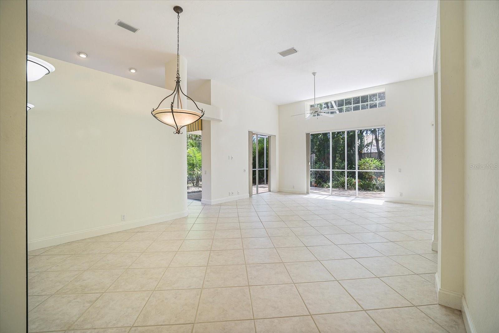 7159 VICTORIA CIR
