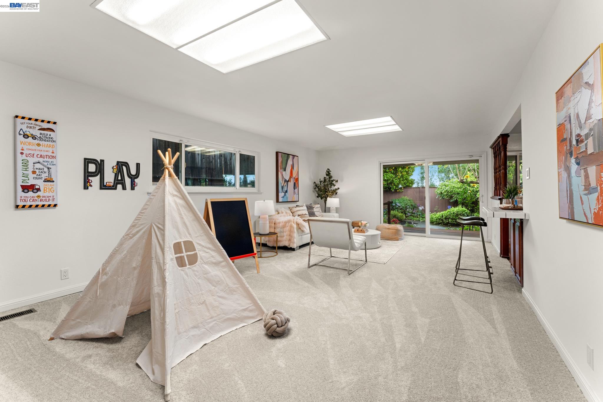 4473 Hillsborough Dr