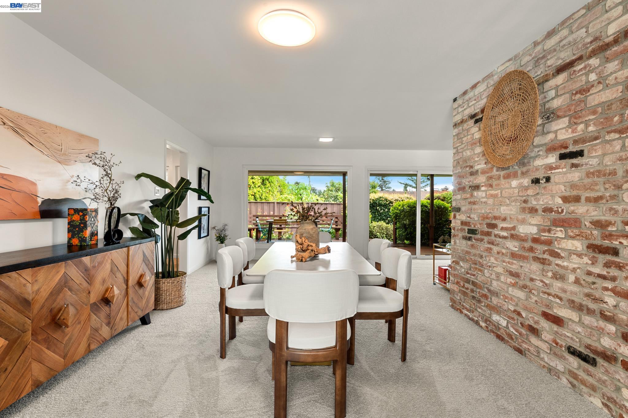 4473 Hillsborough Dr