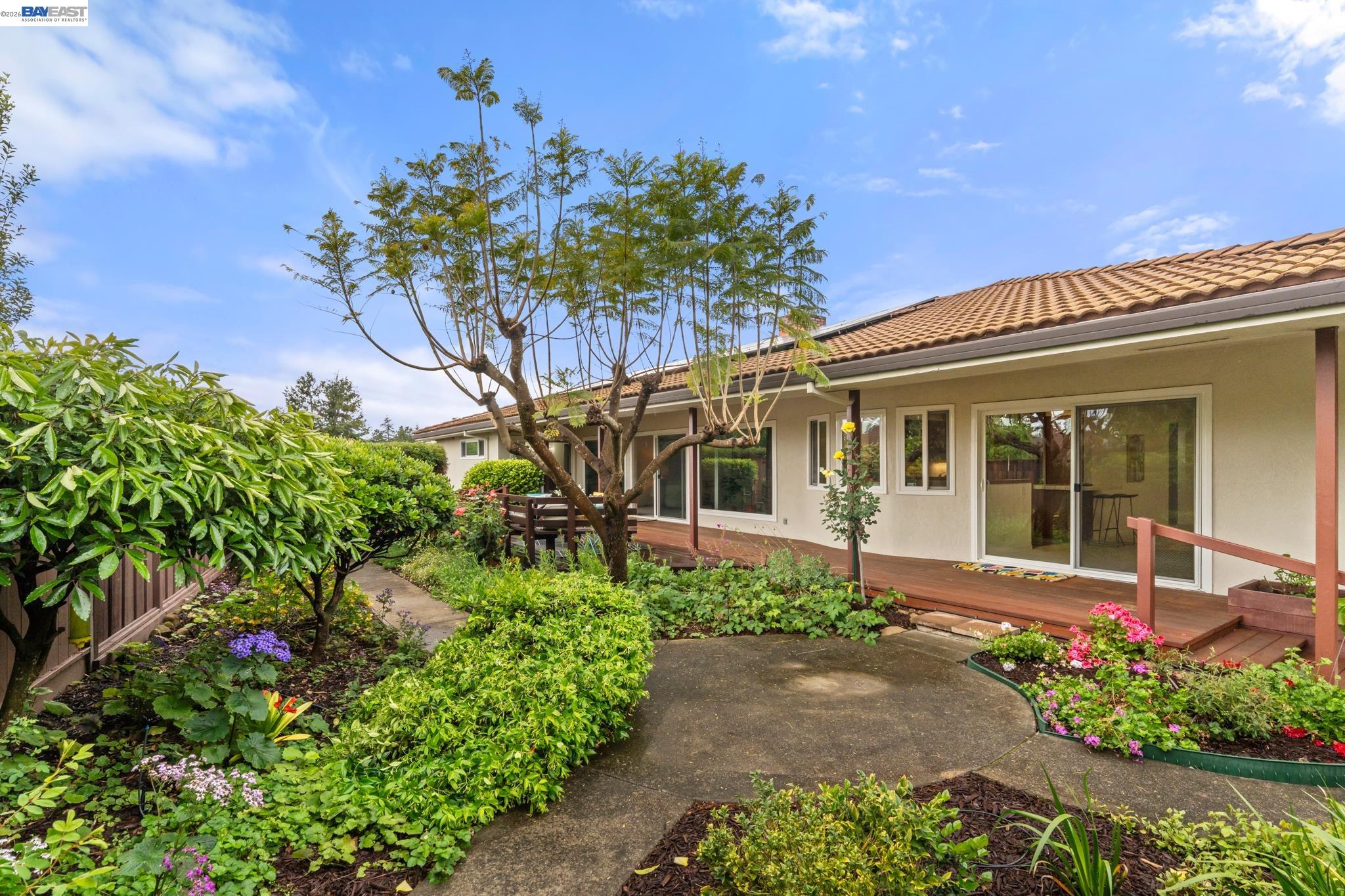 4473 Hillsborough Dr