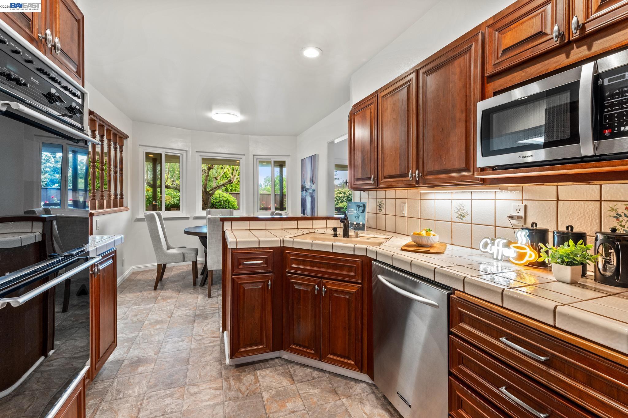 4473 Hillsborough Dr