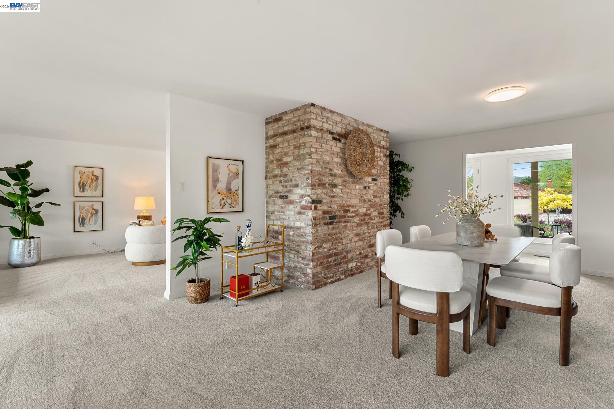 4473 Hillsborough Dr